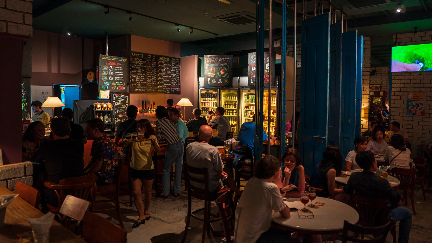 craft-beer-bar-taps-interior