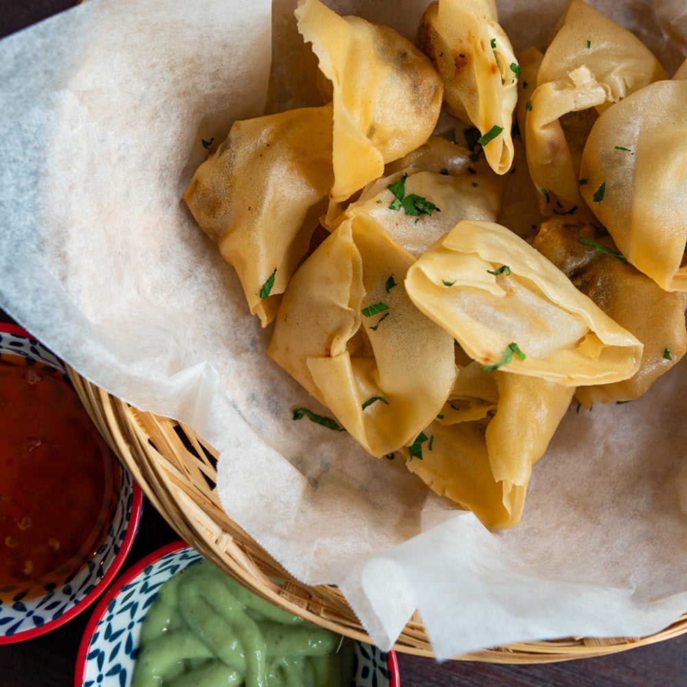 Deep Fried Wontons with Wasabi-Mayo & Sweet Chilli Sauce